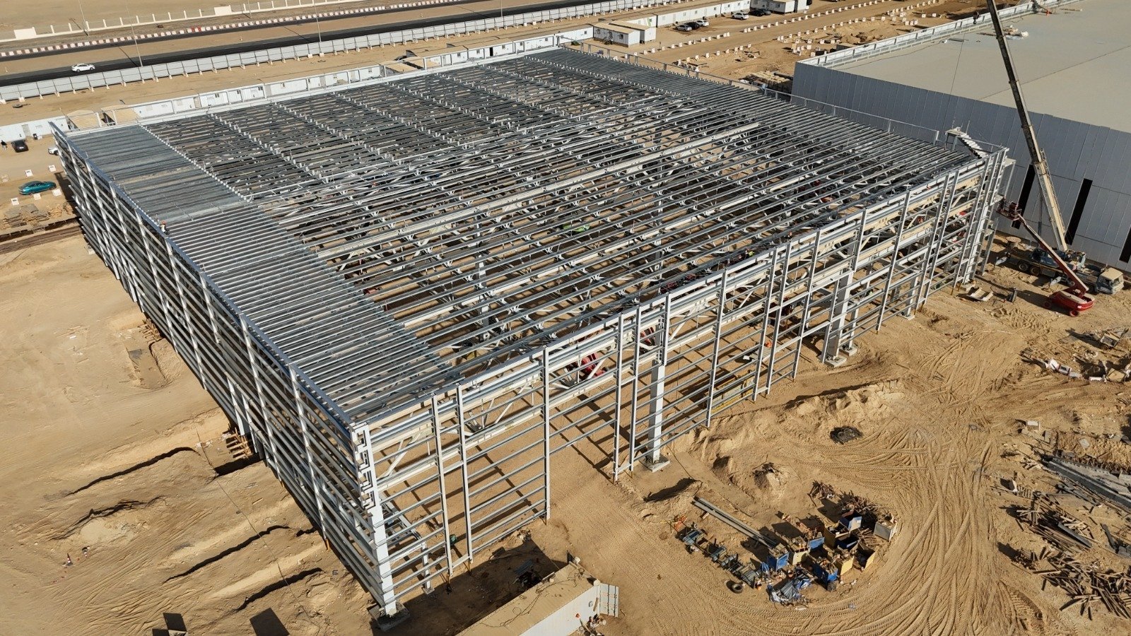 On-site steel structure erection